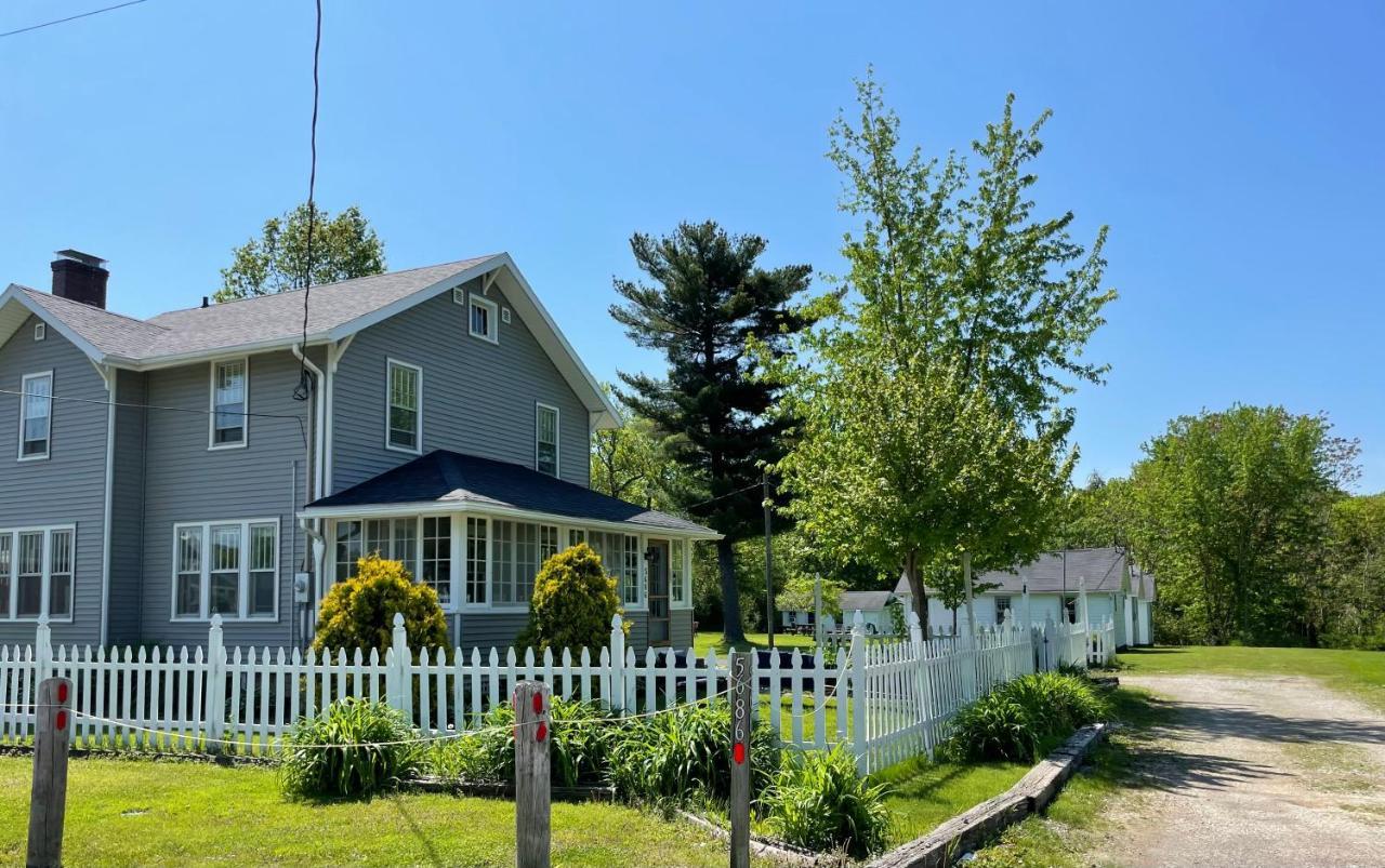 Drop Anchor Cottages And Lake House Geneva-on-the-Lake Buitenkant foto